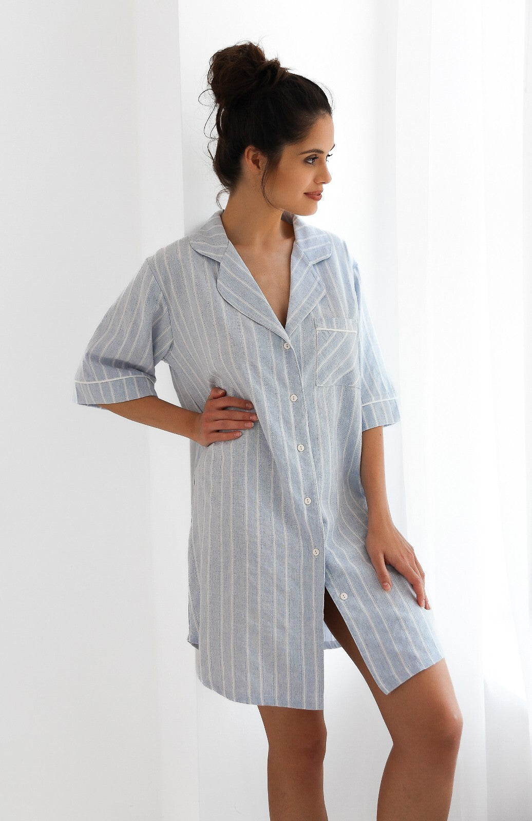 Camicia da Donna in Viscosa con Colletto e Maniche Corte. Questa camicia è progettata per offrire uno stile sofisticato e un comfort duraturo, perfetta per ogni occasione.6