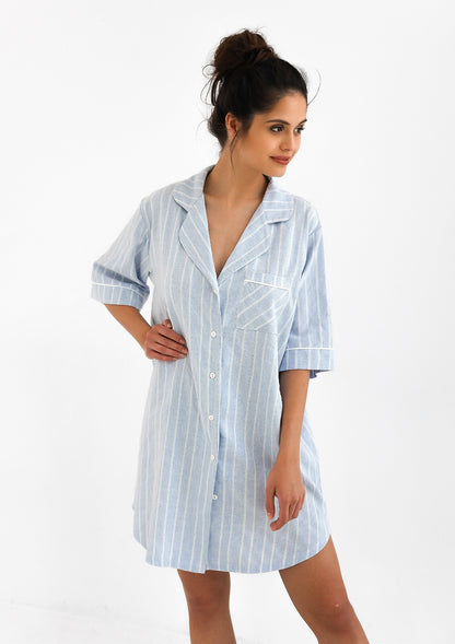 Camicia da Donna in Viscosa con Colletto e Maniche Corte. Questa camicia è progettata per offrire uno stile sofisticato e un comfort duraturo, perfetta per ogni occasione.