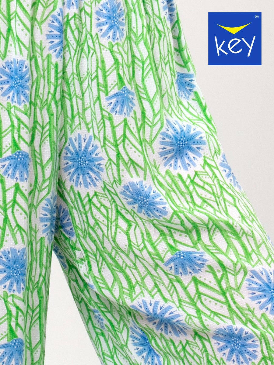 Pantalone pigiama in morbida viscosa, stampa floreale colorata. Comodo elastico in vita. Tasche laterali.